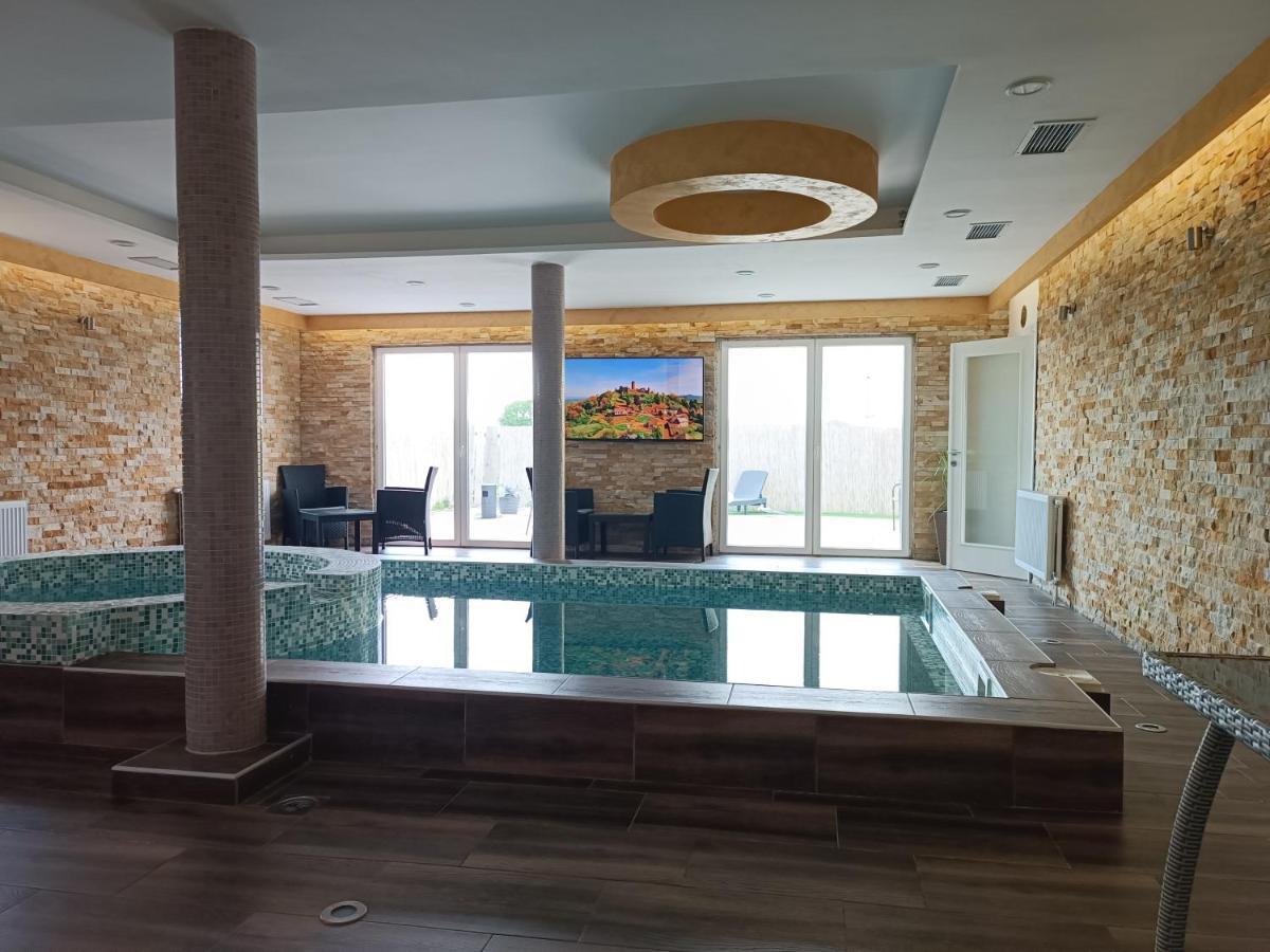 V & V Villa Lalince Buitenkant foto