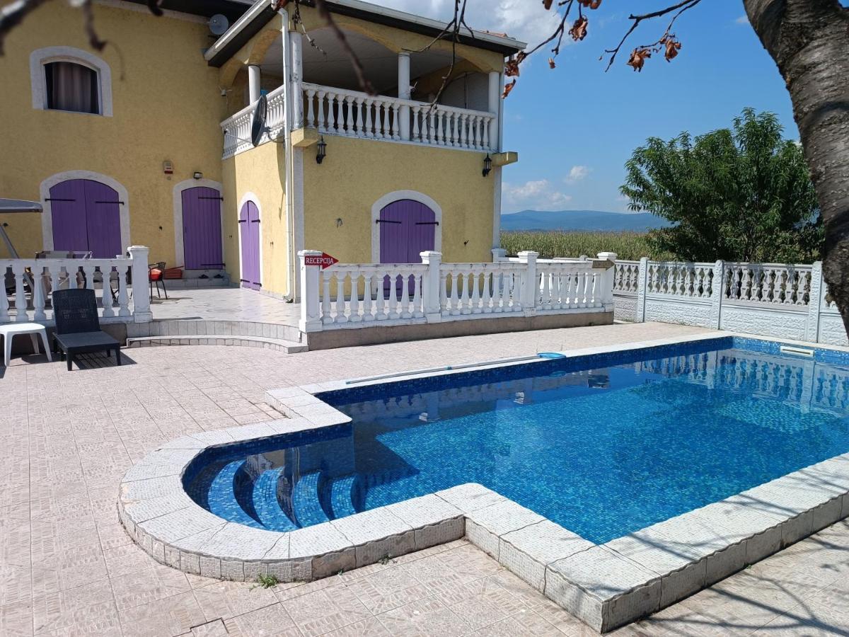 V & V Villa Lalince Buitenkant foto