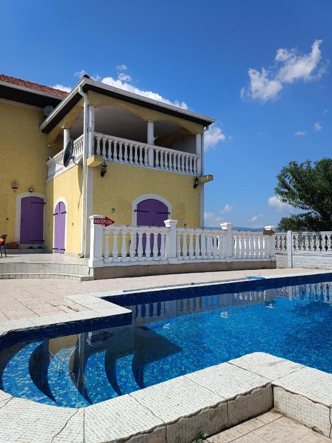 V & V Villa Lalince Buitenkant foto
